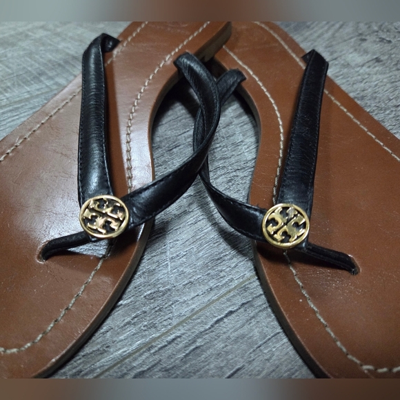 Tory Burch Terra Thong Flip-Flop Size 6. - Picture 3 of 5